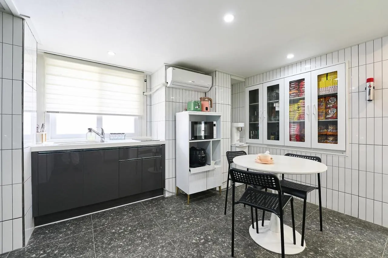 Hotel Chloe Seul 0*,  Güney Kore